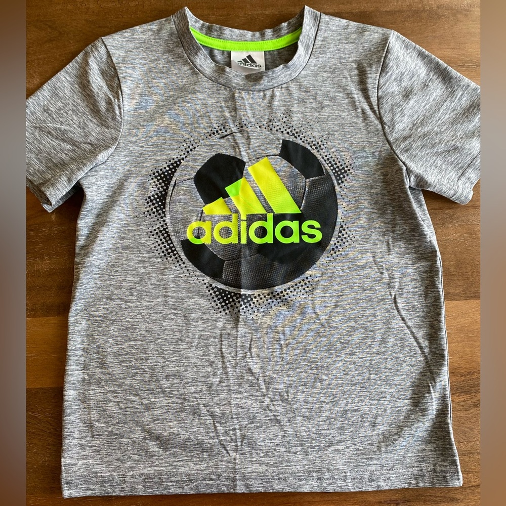 Adidas performance soccer tee. Size 5